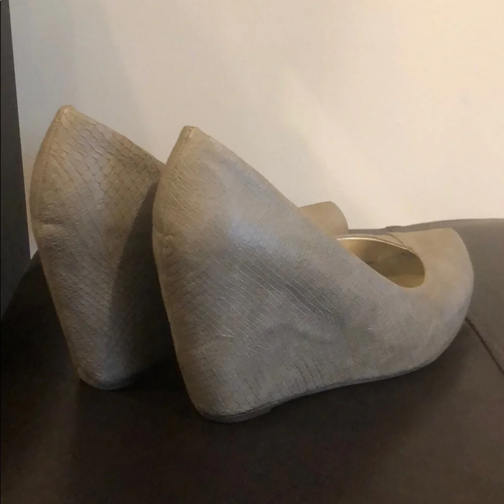 Fergalicious by Fergie Gray Snake Print Closed Toe Wedge Pumps Size 7
